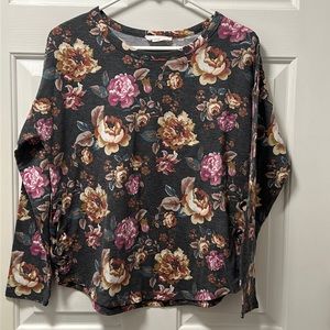 The Line Of Style Floral Top Size Large